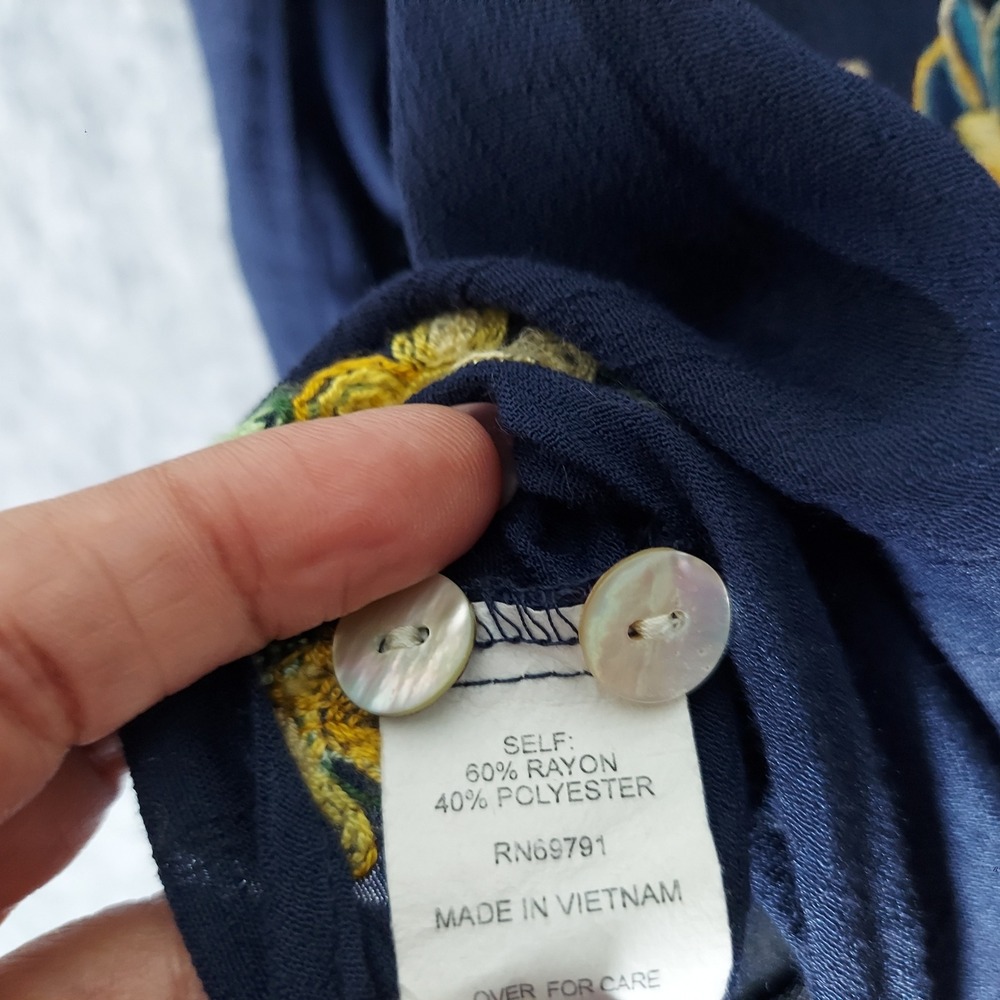 Anthropologie Figueroa & Flower Blouse M Navy Crepe Embroidered Roll Tab Sleeve - Picture 7 of 7